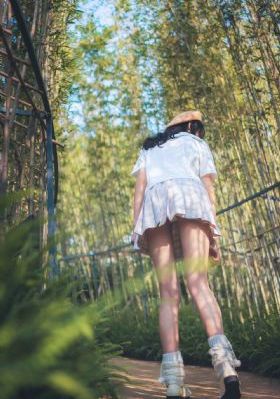 伸进她的内裤疯狂揉摸_高清日本电影免费